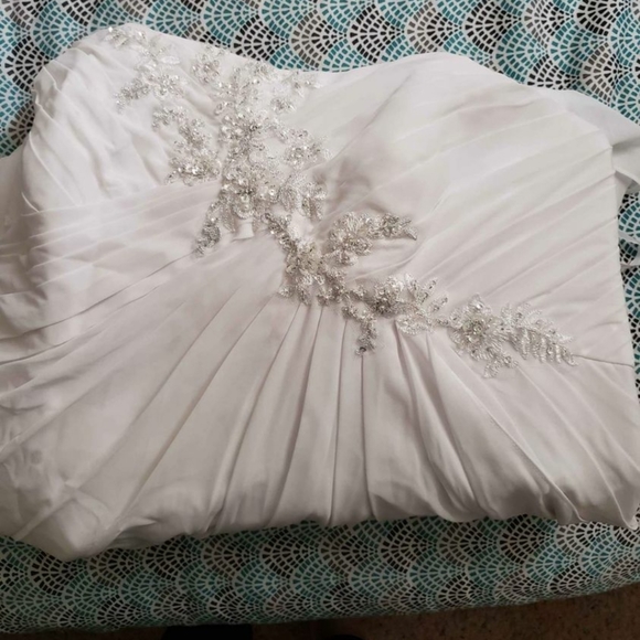 David's Bridal Wedding Gown - Picture 4 of 9